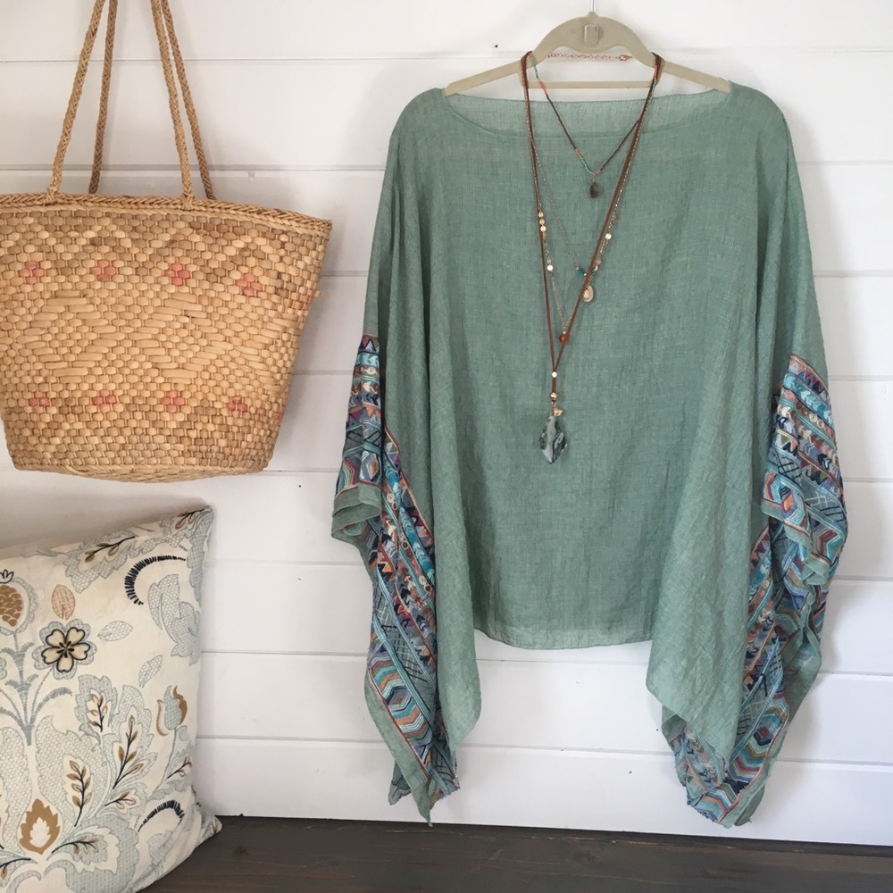 NWOT Boho Poncho Tunic & Necklace Set